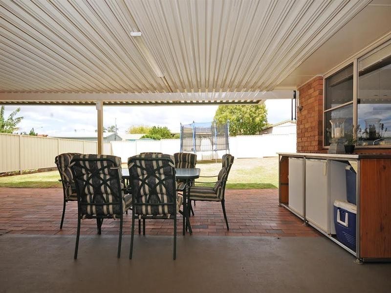 12 Hoffman Street, Kearneys Spring QLD 4350