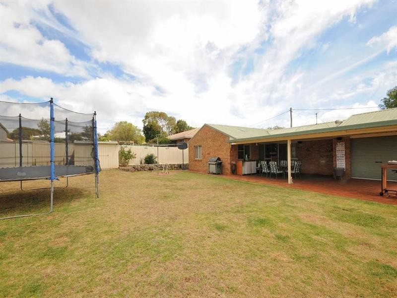 12 Hoffman Street, Kearneys Spring QLD 4350