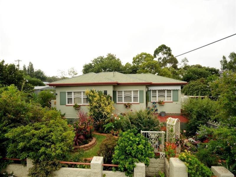 13 West Street, Newtown QLD 4350