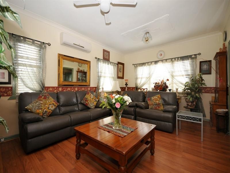 13 West Street, Newtown QLD 4350