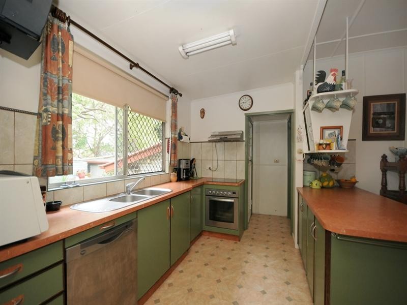 13 West Street, Newtown QLD 4350