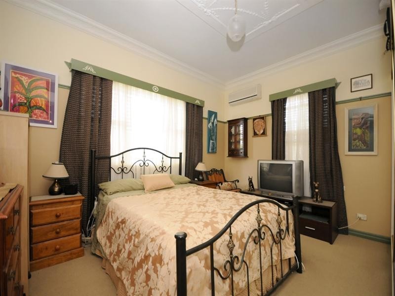 13 West Street, Newtown QLD 4350
