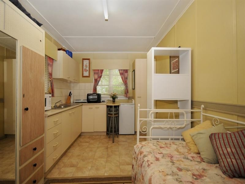 13 West Street, Newtown QLD 4350