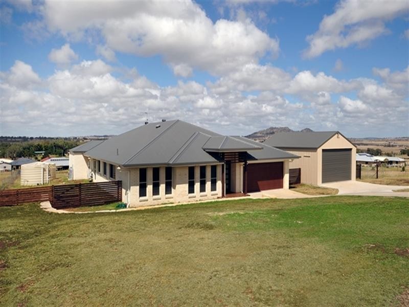 8 Panorama Crescent, Gowrie Junction QLD 4352