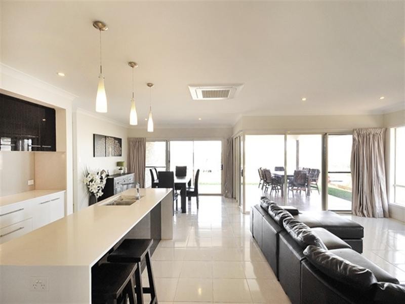 8 Panorama Crescent, Gowrie Junction QLD 4352