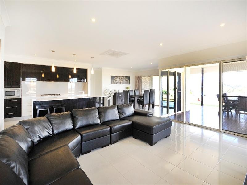 8 Panorama Crescent, Gowrie Junction QLD 4352