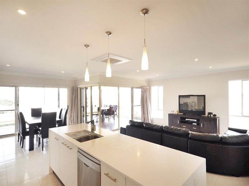 8 Panorama Crescent, Gowrie Junction QLD 4352