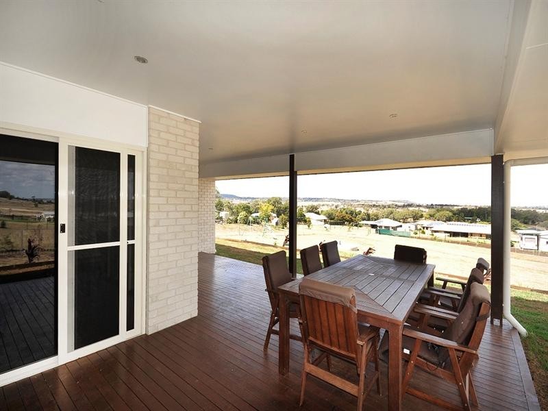 8 Panorama Crescent, Gowrie Junction QLD 4352