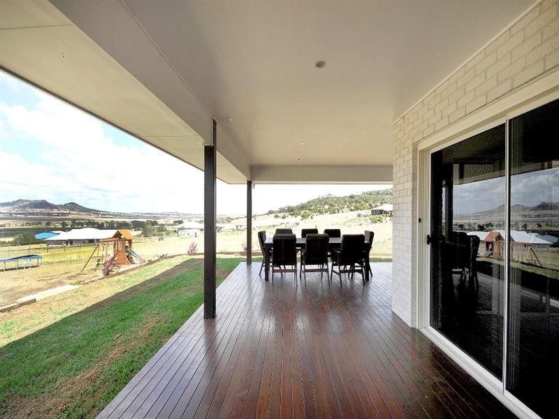 8 Panorama Crescent, Gowrie Junction QLD 4352