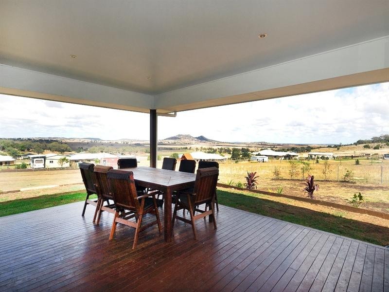 8 Panorama Crescent, Gowrie Junction QLD 4352