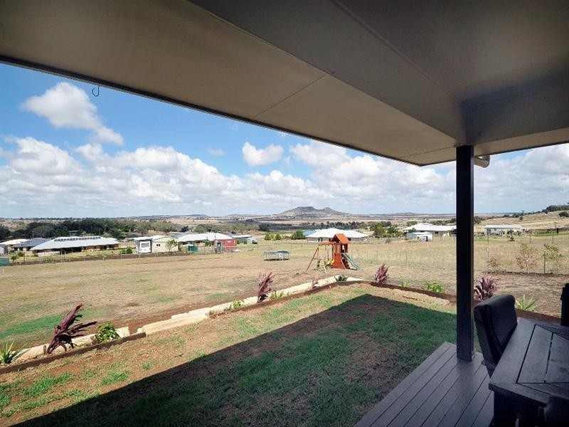 8 Panorama Crescent, Gowrie Junction QLD 4352