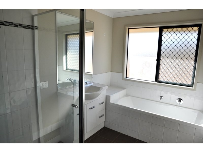 20 Settlers Drive, Gowrie Junction QLD 4352