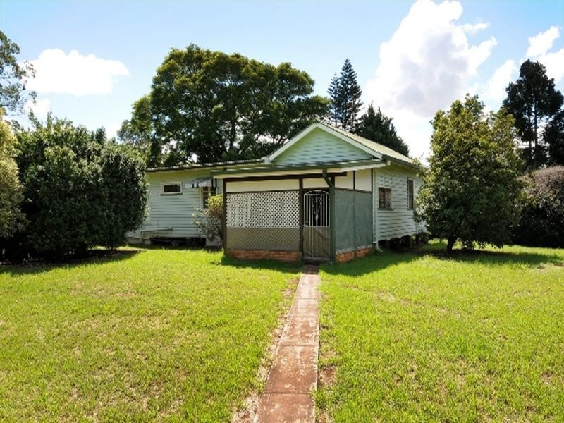 8 Sunray Drive, Highfields QLD 4352
