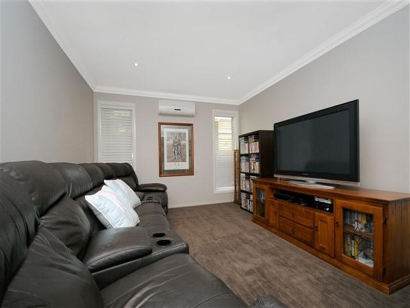 12 Stedman Street, Middle Ridge QLD 4350