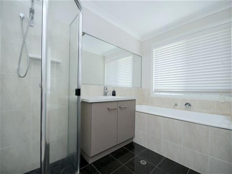 12 Stedman Street, Middle Ridge QLD 4350