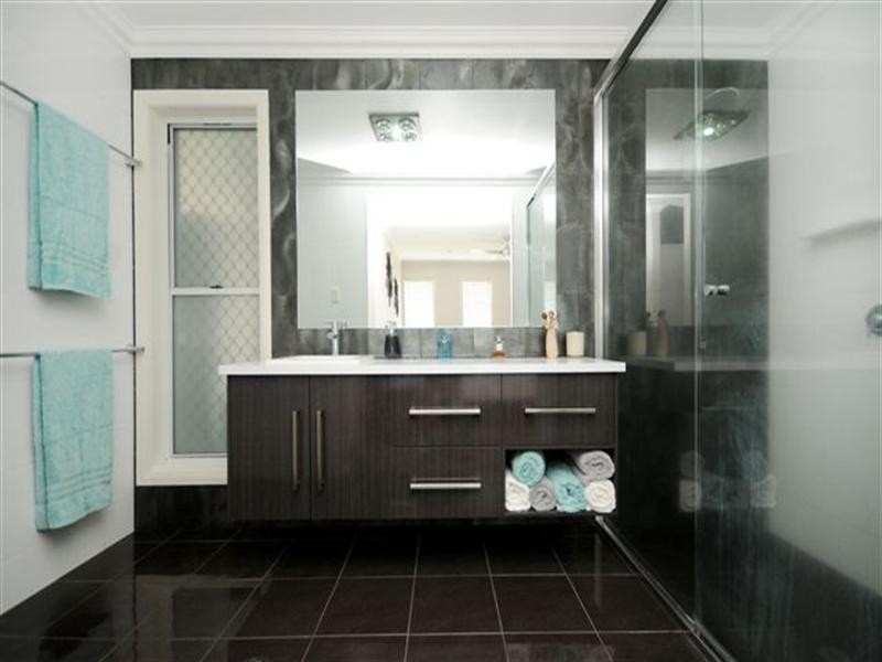 12 Stedman Street, Middle Ridge QLD 4350