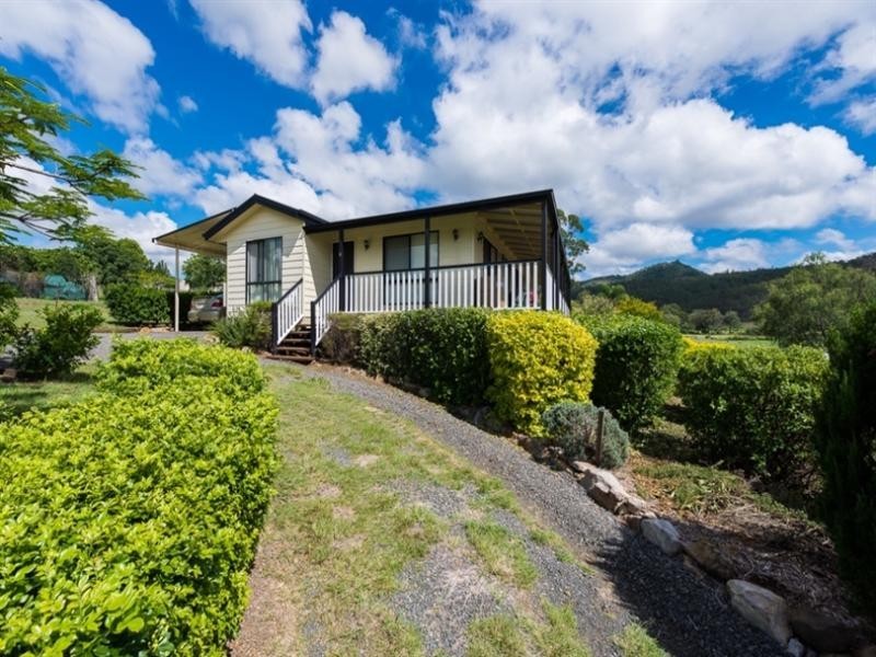 6 May Court, Withcott QLD 4352