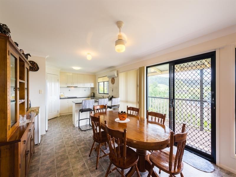 6 May Court, Withcott QLD 4352