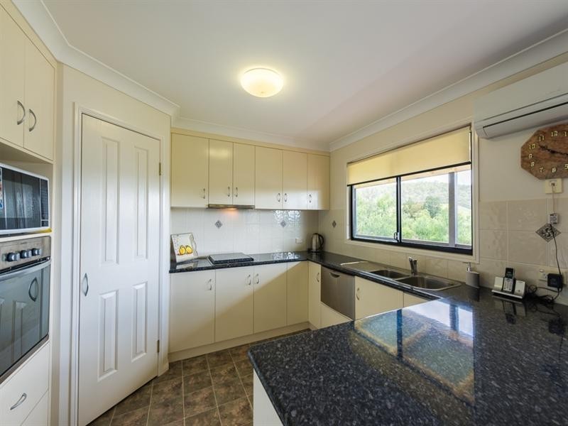6 May Court, Withcott QLD 4352