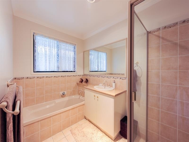 6 May Court, Withcott QLD 4352