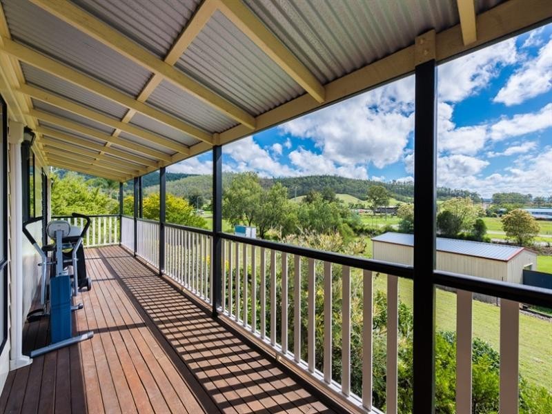 6 May Court, Withcott QLD 4352