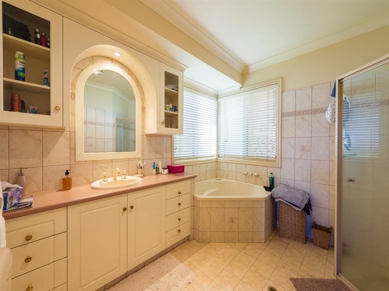 62 Bouganvillea Drive, Middle Ridge QLD 4350