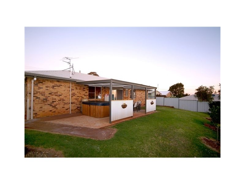 5 Walnut Court, Newtown QLD 4350