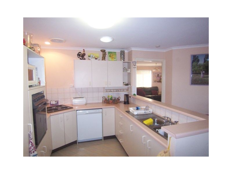 8 Blue Gum Drive, Newtown QLD 4350