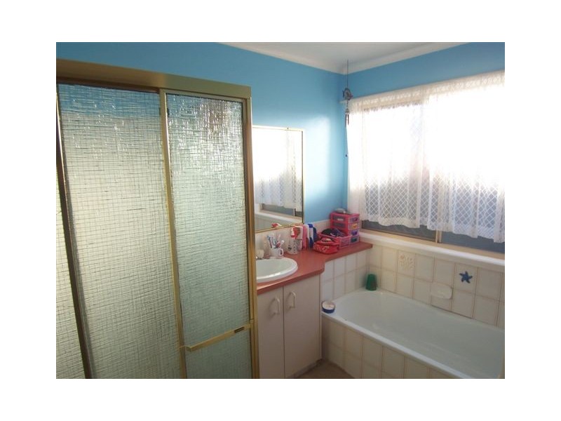 8 Blue Gum Drive, Newtown QLD 4350