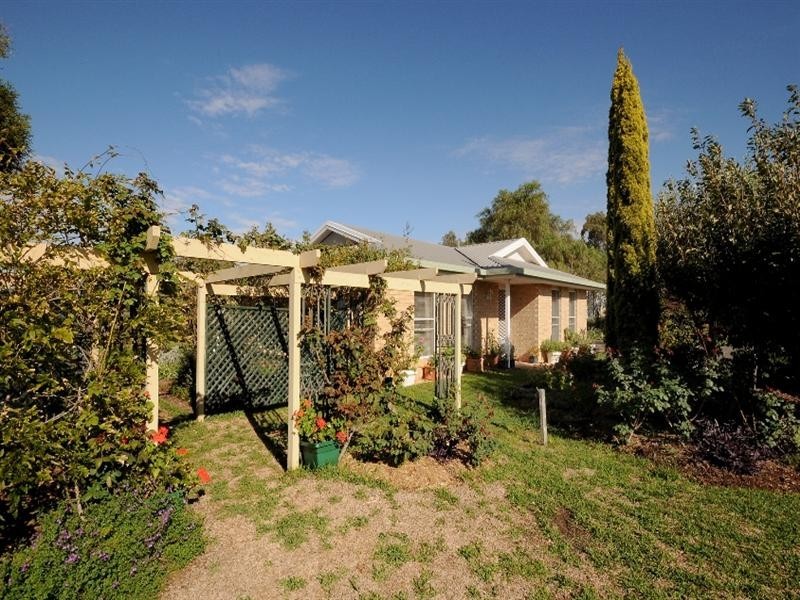 17 Lake Drive, Meringandan QLD 4352