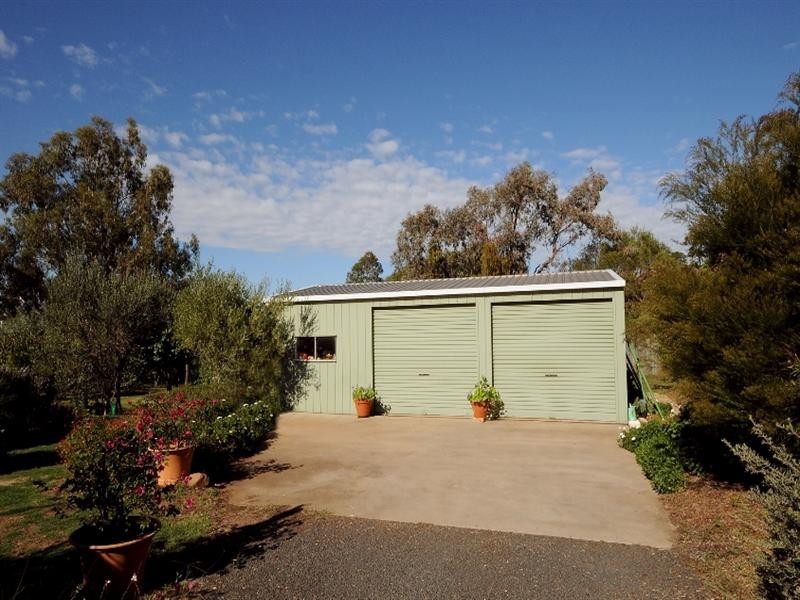 17 Lake Drive, Meringandan QLD 4352
