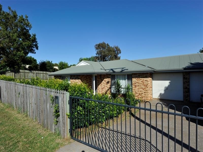 421 Hume Street, Kearneys Spring QLD 4350