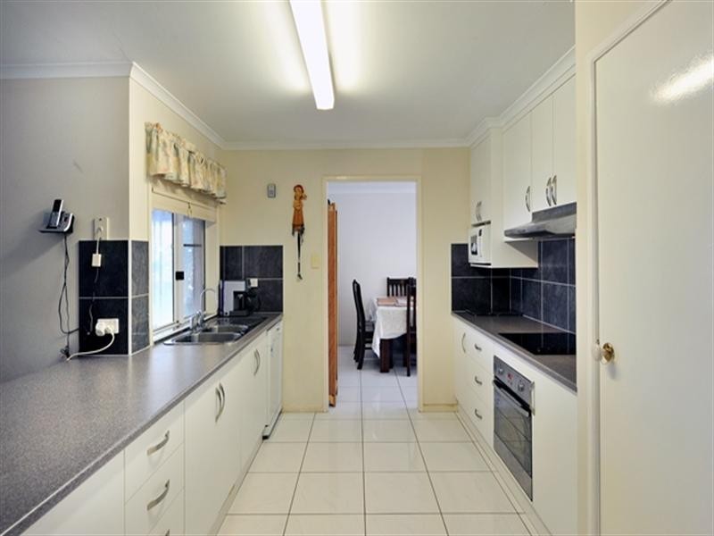 421 Hume Street, Kearneys Spring QLD 4350