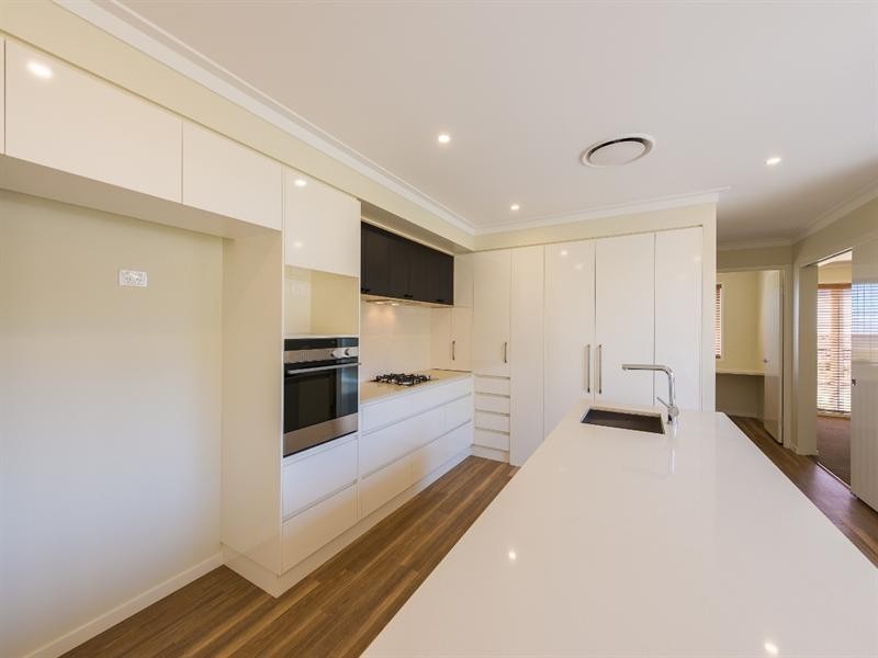 16 Brimblecombe Drive, Middle Ridge QLD 4350