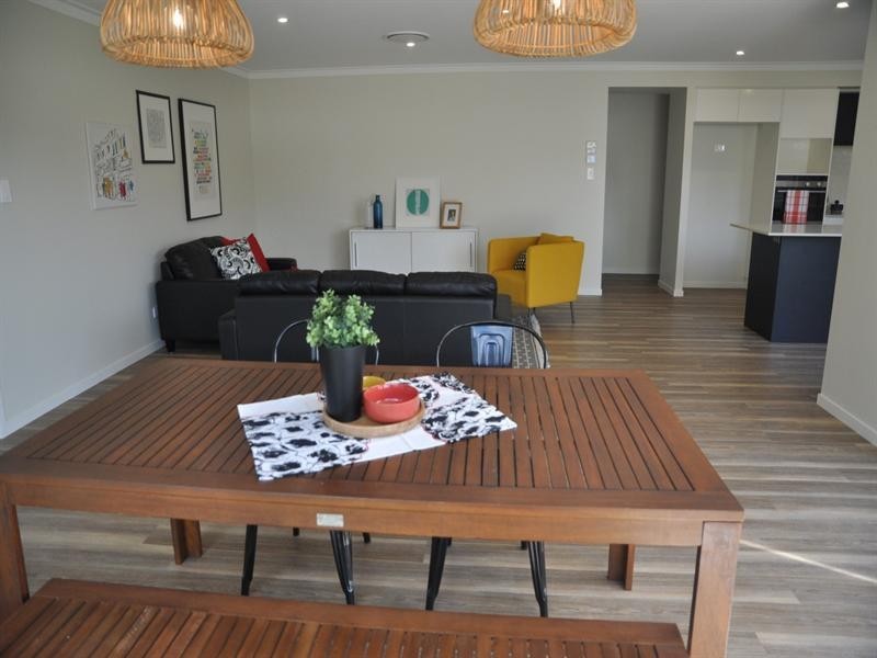 16 Brimblecombe Drive, Middle Ridge QLD 4350