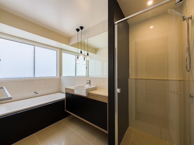 16 Brimblecombe Drive, Middle Ridge QLD 4350