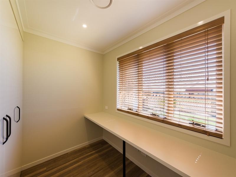 16 Brimblecombe Drive, Middle Ridge QLD 4350