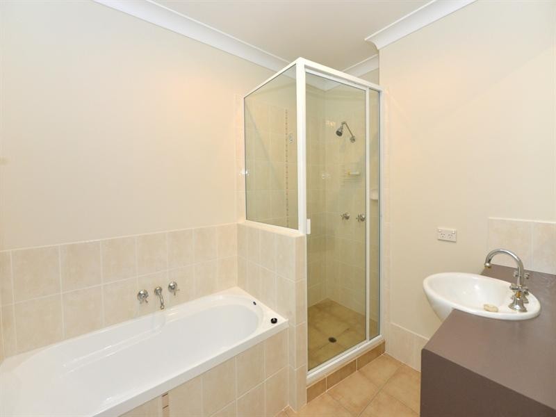 1/25 Anita Drive, Kearneys Spring QLD 4350