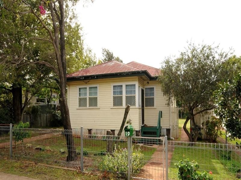 19 Goode Street, Newtown QLD 4350