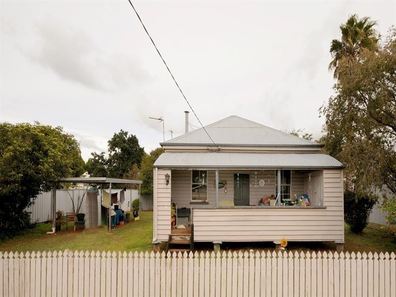 4 Albert Street, Newtown QLD 4350