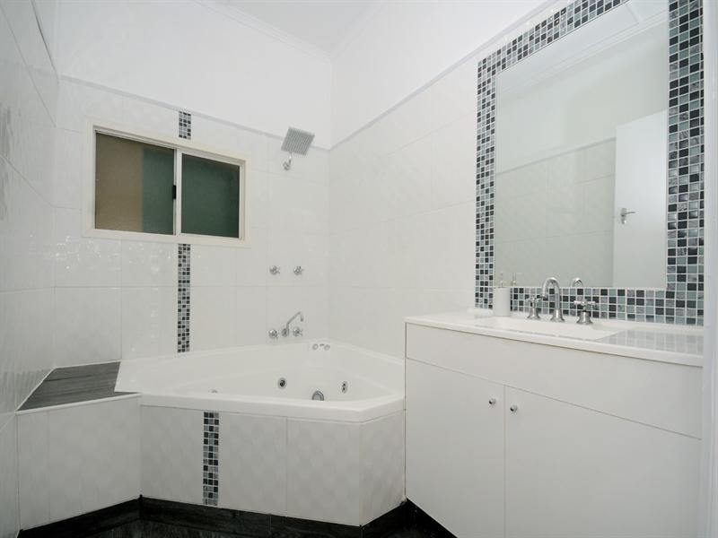 8 Park Street, Wilsonton QLD 4350