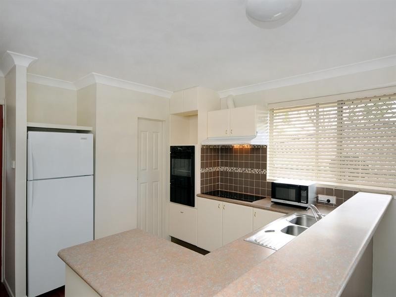 15 Rowe Street, Centenary Heights QLD 4350