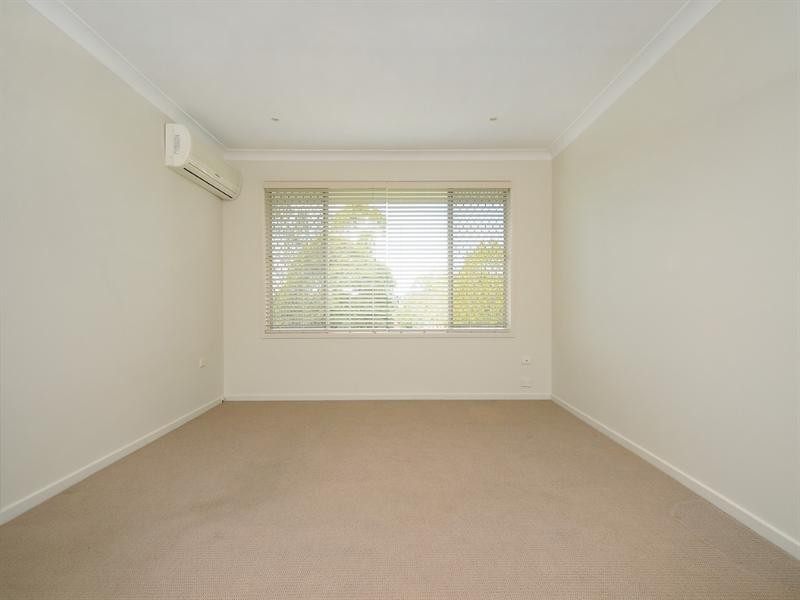 15 Rowe Street, Centenary Heights QLD 4350