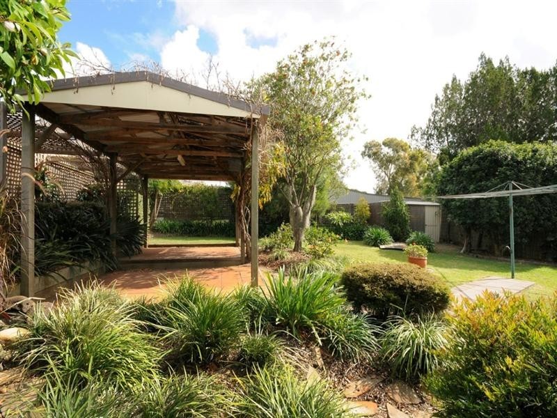 15 Rowe Street, Centenary Heights QLD 4350