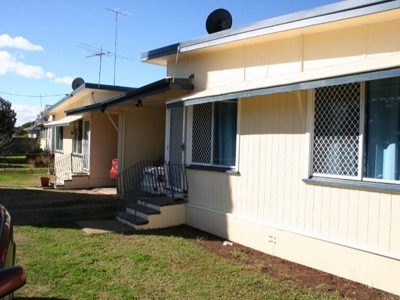 1 and 2 34 Campbell Street, Oakey QLD 4401