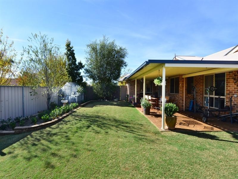 1 Deller Close, Middle Ridge QLD 4350