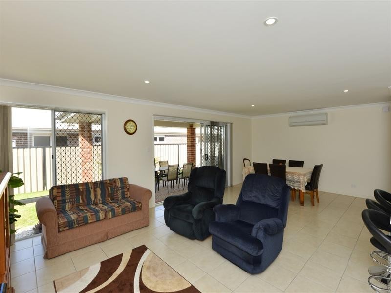 13 Pugh Street, Middle Ridge QLD 4350