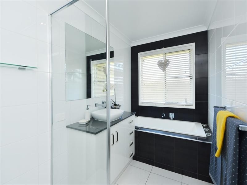 5 McGee Drive, Kearneys Spring QLD 4350