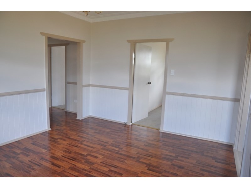 359 Tor Street, Wilsonton QLD 4350