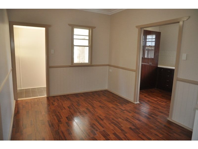 359 Tor Street, Wilsonton QLD 4350